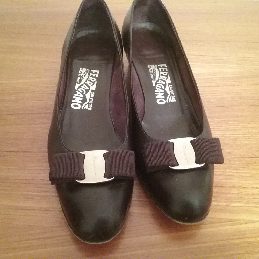 Salvatore Ferragamo Vara leather pump